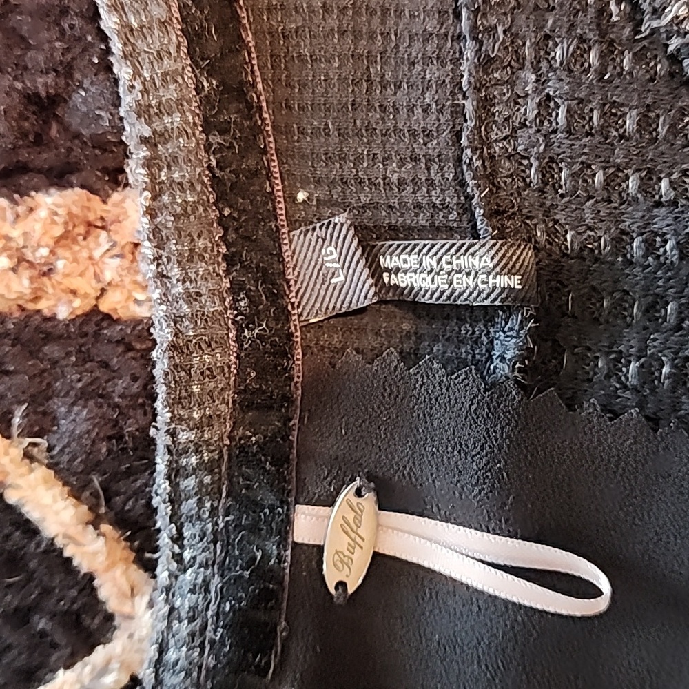 Buffalo open shoulder top - Picture 3 of 9